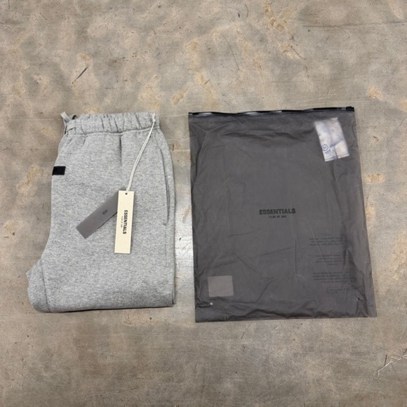 Fear of God Essentials SS22 'Dark Oatmeal' Cuffed Sweatpants Size L - Picture 2 of 7